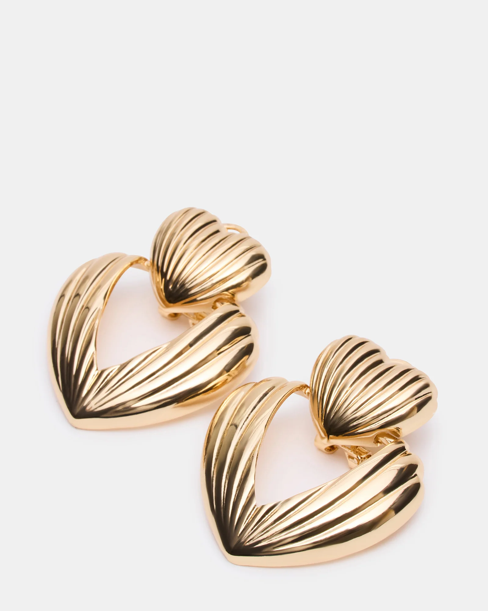 RIBBED DOUBLE HEART EARRINGS GOLD - Image 2