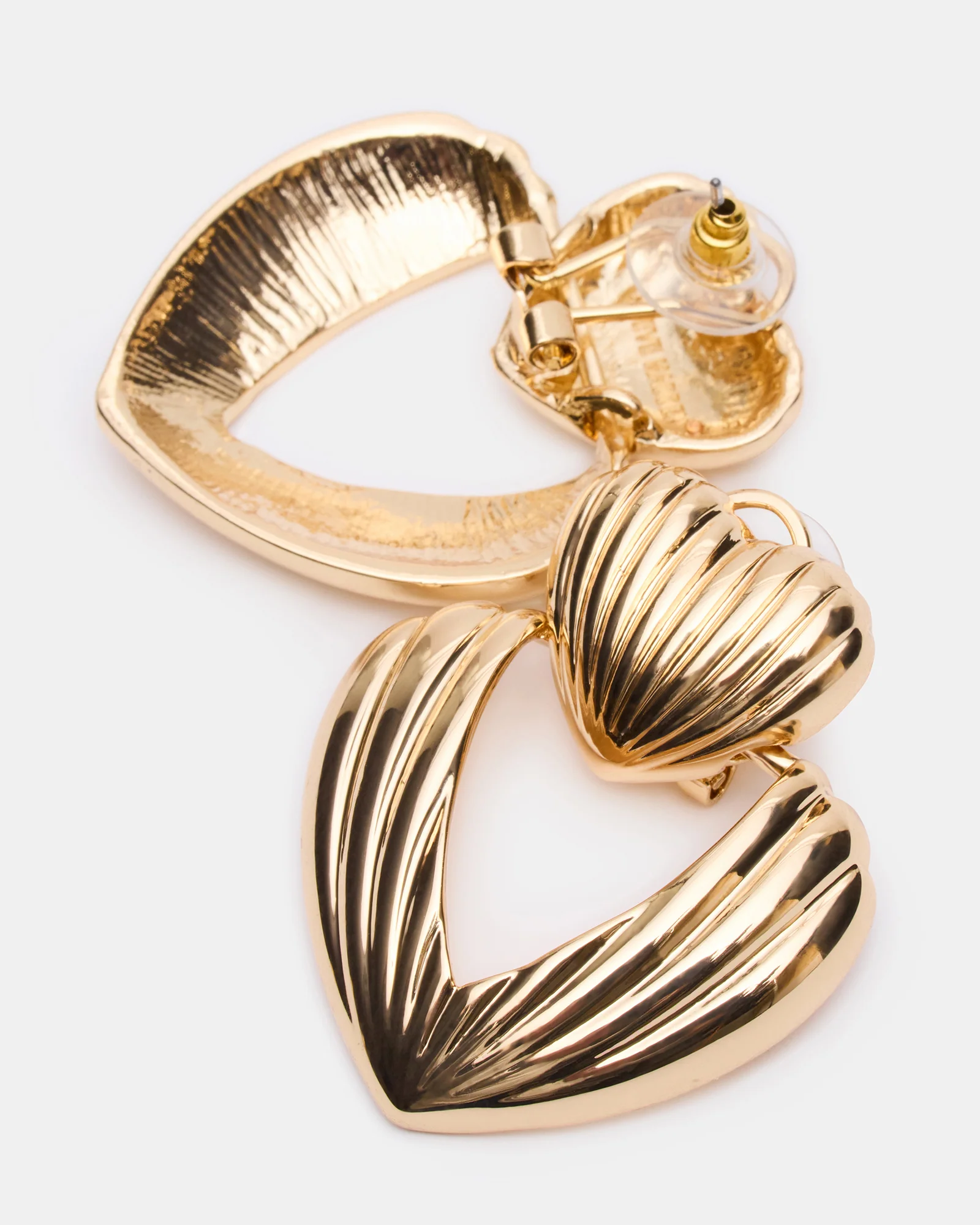 RIBBED DOUBLE HEART EARRINGS GOLD - Image 3