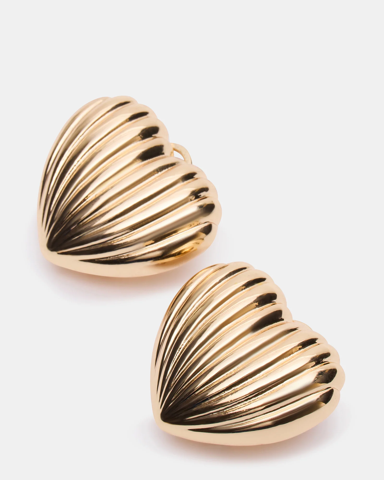RIBBED HEART EARRINGS GOLD - Image 2