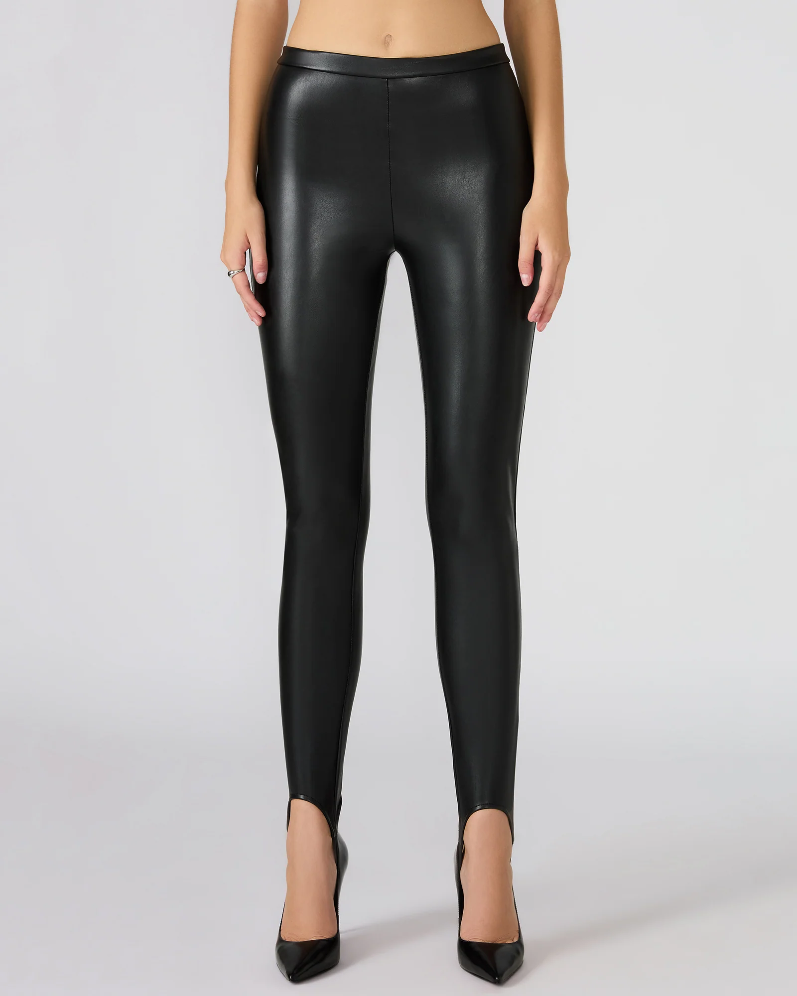 VEGAN LEATHER STIRRUP BLACK - Image 2