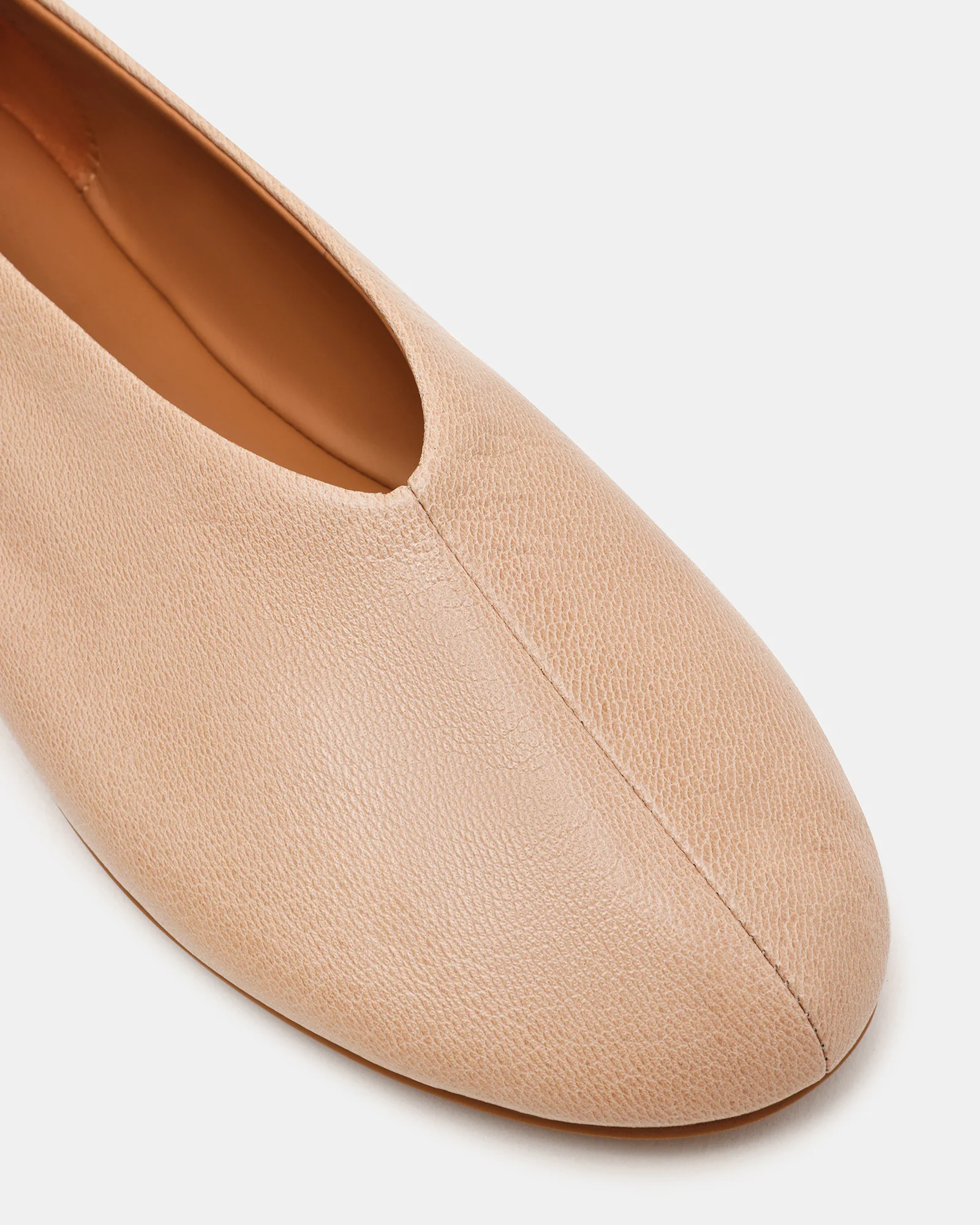 CYNTRA NATURAL LEATHER - Image 4
