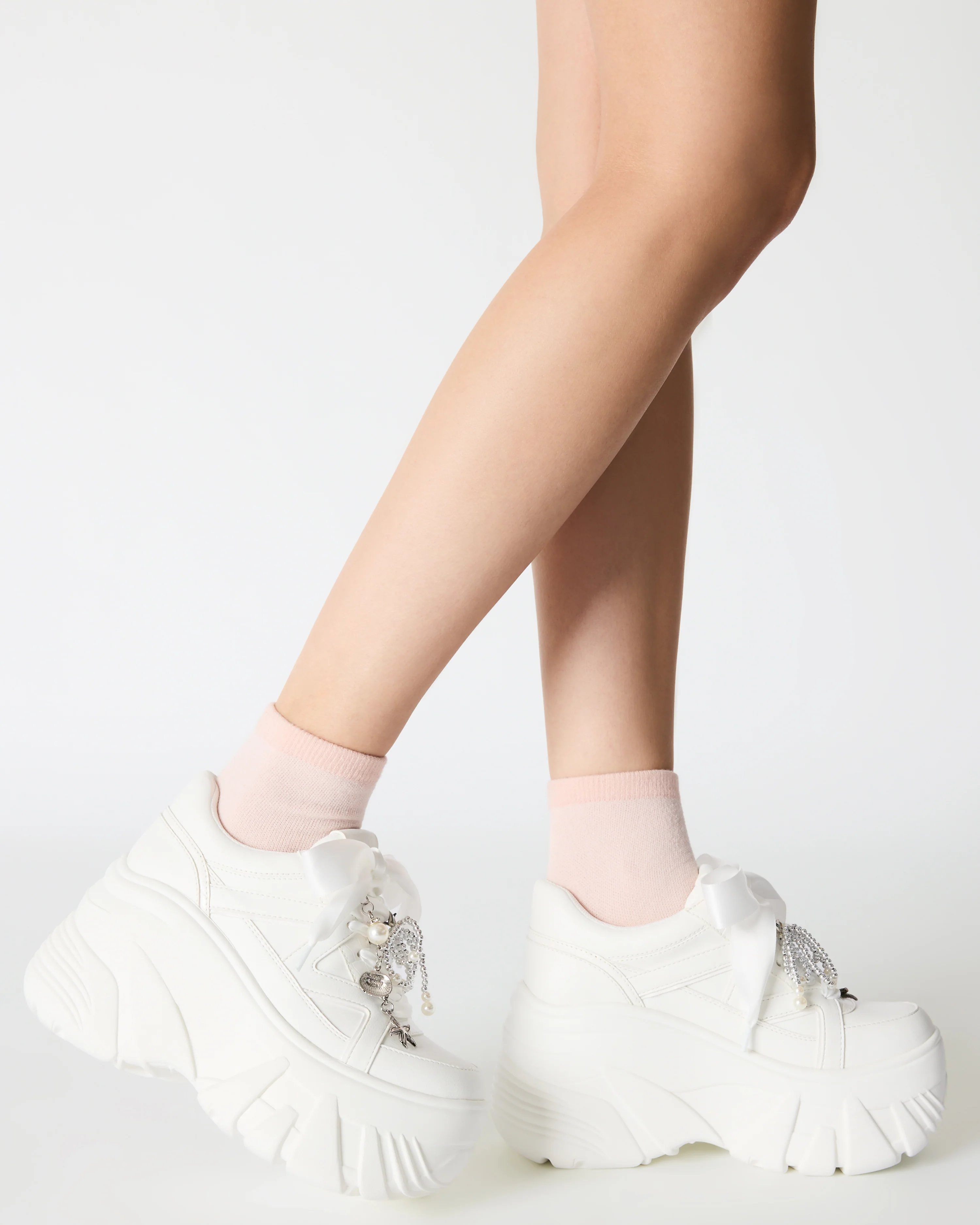 FIFI WHITE - Image 2