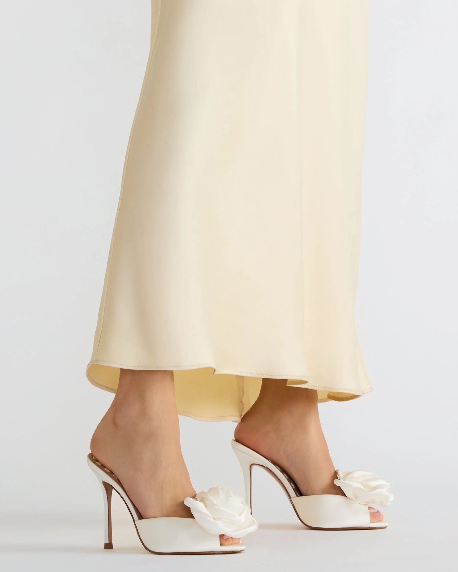 PRIYA FLOWER IVORY SATIN - Image 2