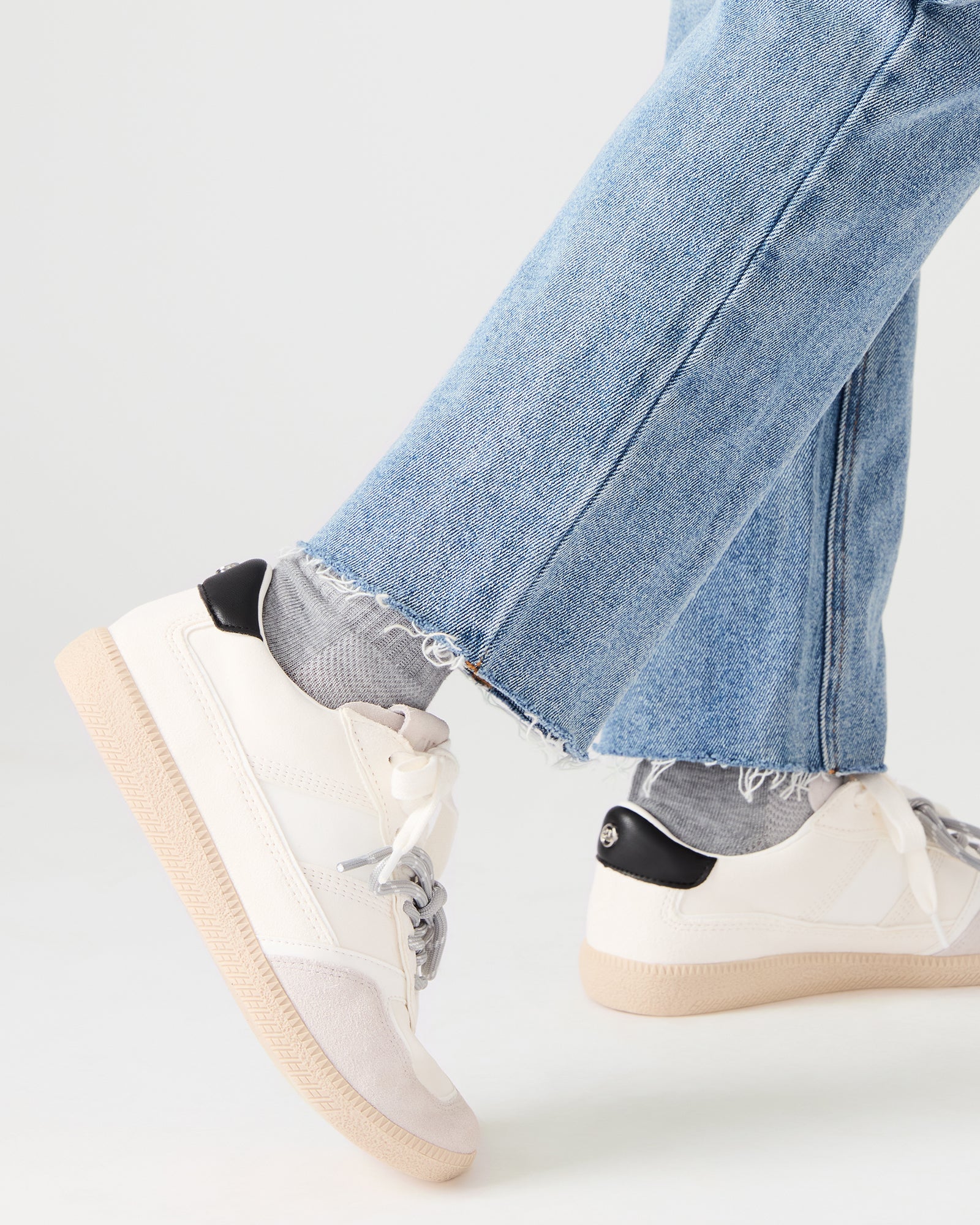 SPORTY WHITE - Image 2