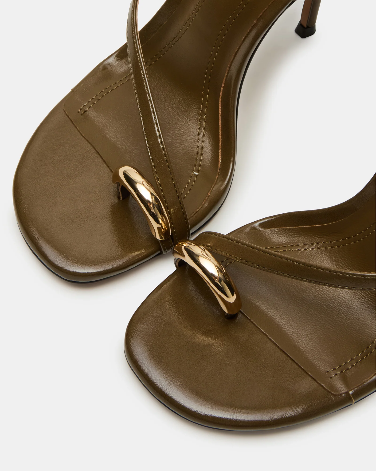 TIA OLIVE - Image 3