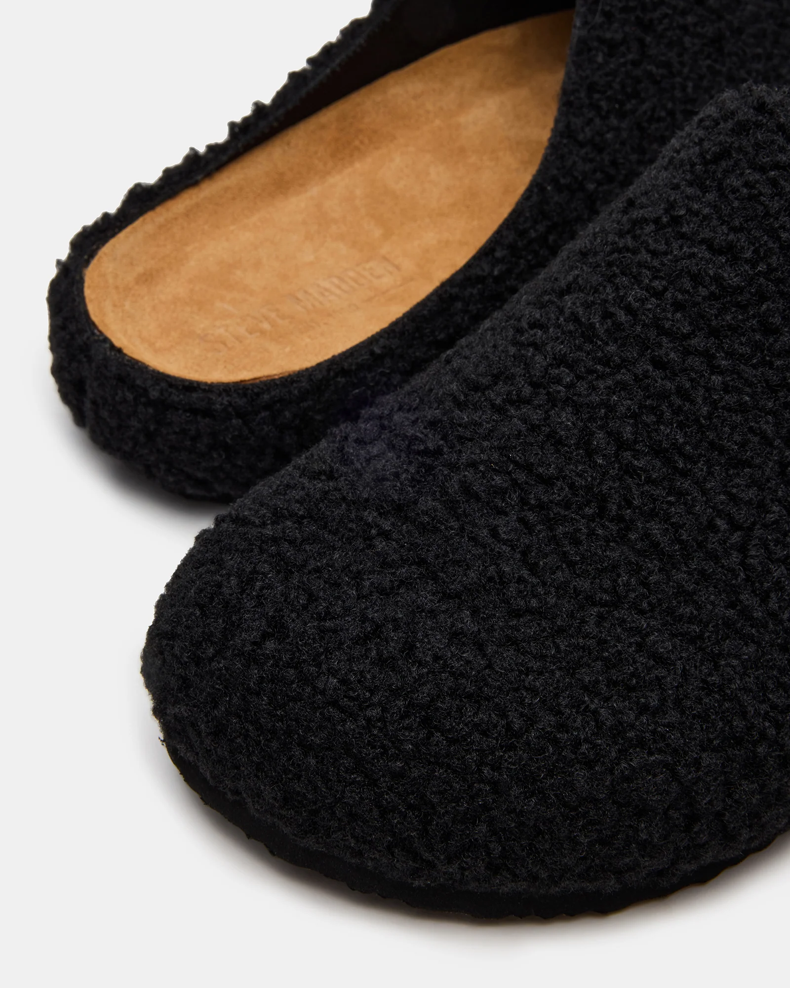 WENDELIN BLACK - Image 4